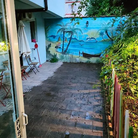 Πανσιόν Ivavev Is Us Bythesea