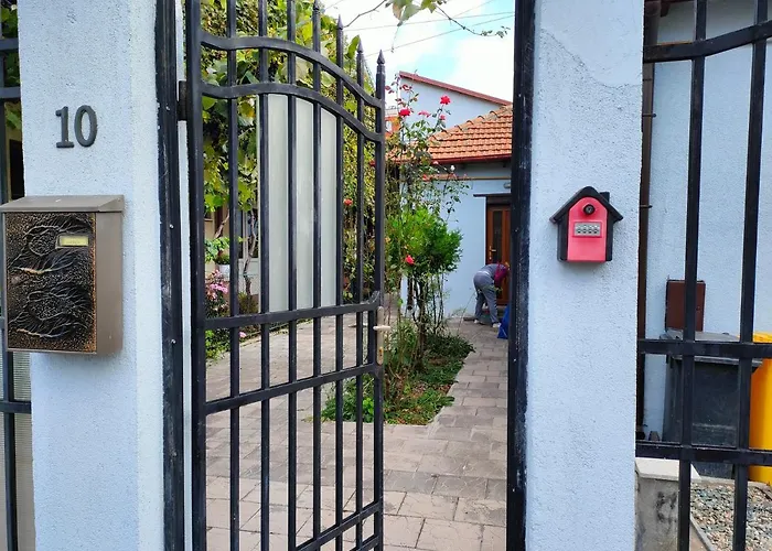 Гостьовий будинок Ivavev Is Us Bythesea Констанца