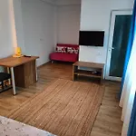 Ivavev Is Us Bythesea Guest house Constanta