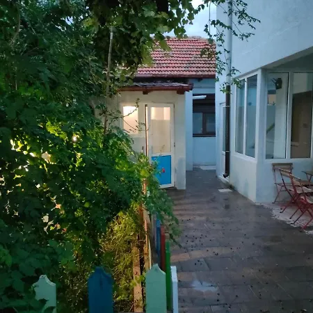 Ivavev Is Us Bythesea